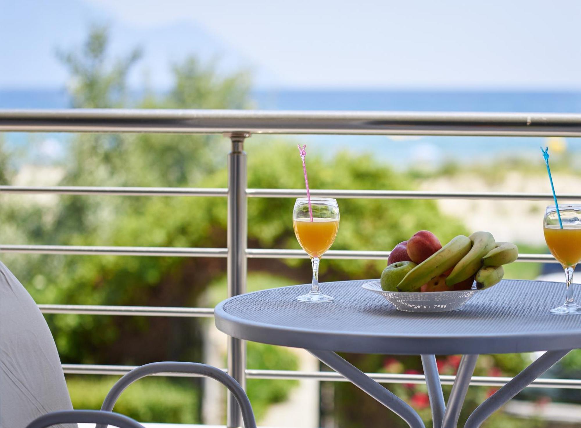 Hotel Sarti Beach الغرفة الصورة